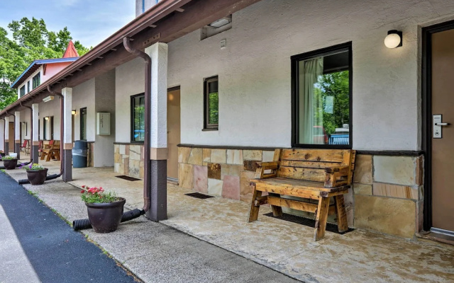 Burkesville Apt w/ Deck, Views & Pool Access!