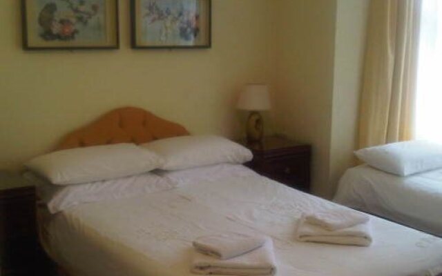 Churchills Hotel