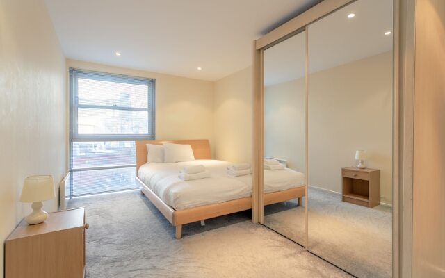 Stratford 2 Bedroom Apartment Sleeps 3
