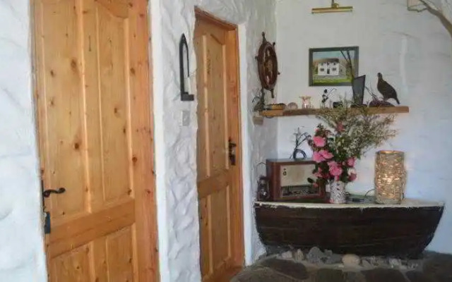 Lissyclearig Thatched Cottage