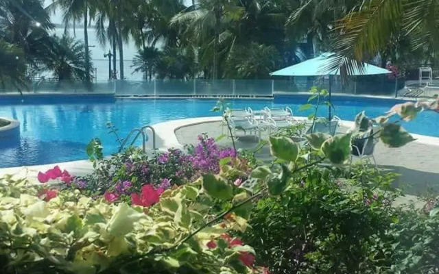 Frente al mar Carabelas de Colon