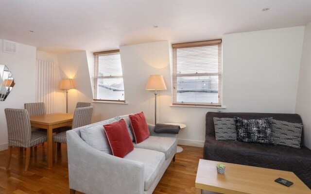 1 Bedroom Apartment in Maida Vale With Terrace