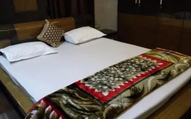 Hotel Butter Couch
