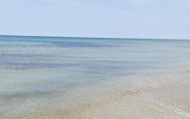 Seaside Villa with Hot Tub, 5mins walk from the sea