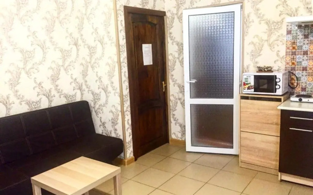 At Kamyshovaya 10 Guest House