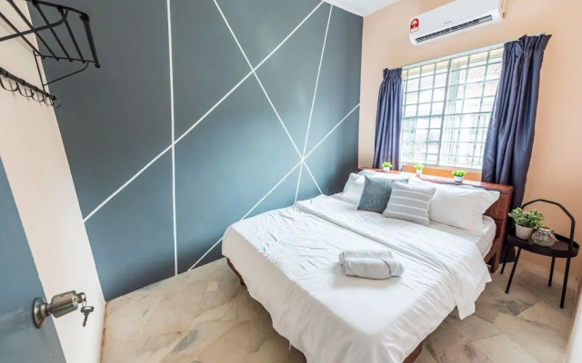 Corner 3BR Landed House at Sepang