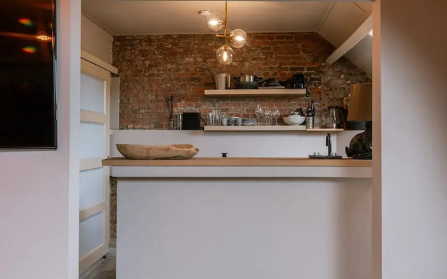 Chic Rooftop Apartment in Antwerp s Shopping hub