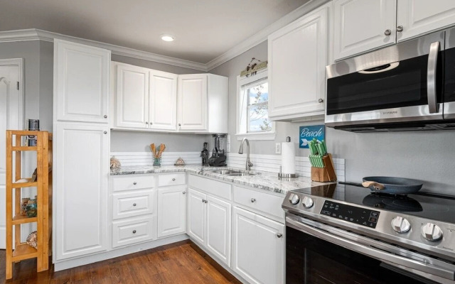 Amberjack 2 Bedroom Home by RedAwning