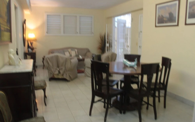 Casa Mercybedbreakfast Av de los Presidentes