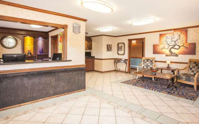 Super 8 by Wyndham Van Buren/Ft. Smith Area