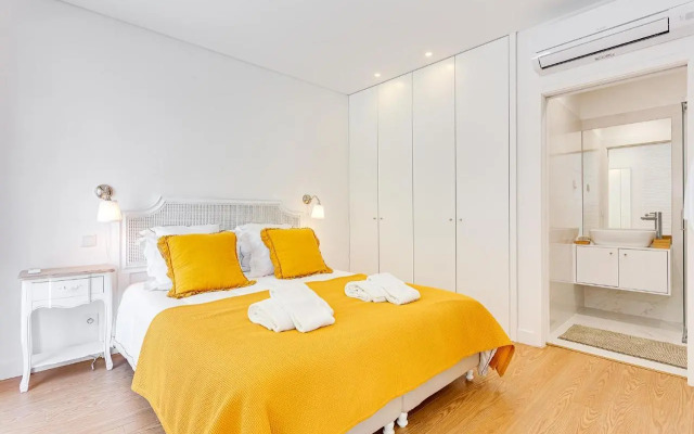 Wood Premium Downtown Apartment by DA'HOME
