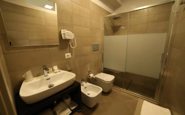 8room Hotel