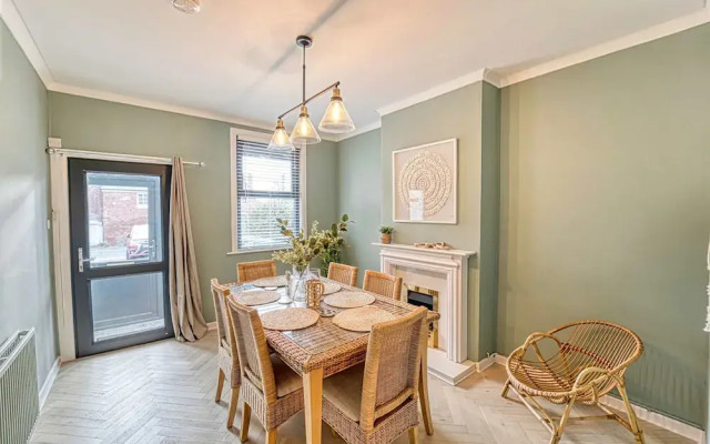 Host Stay Barton Road House