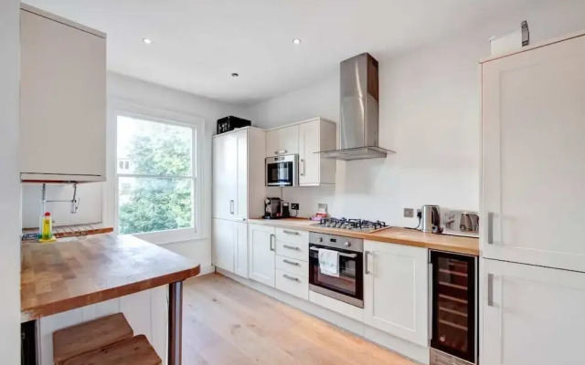 Elegant 2 Bed Apt in Kensington Olympia