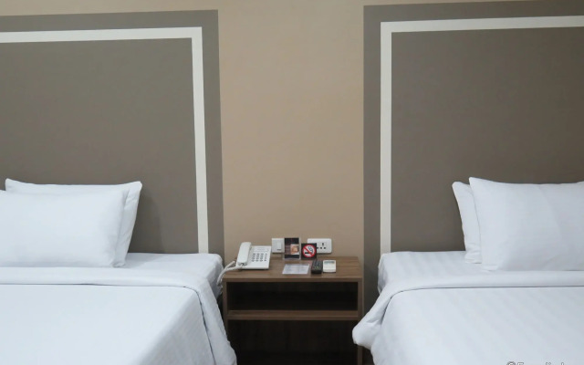 S Hotel and Residences