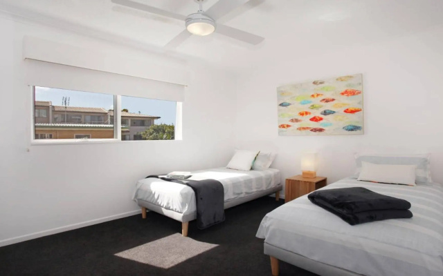Unit 2 Point Break Apartments, 1-3 Point Arkwright, Linen Incl – Guest Rooms – Point Arkwright
