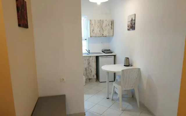 Small Apartment For 3 Pers 70meters From The Beach