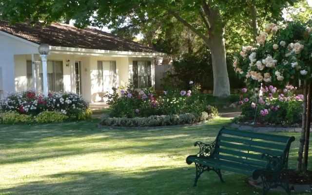 Aarinda Holiday Apartments