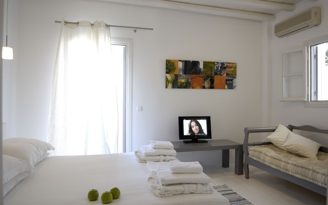 Kapetan Tasos Suites