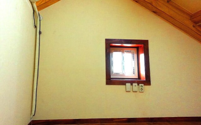Yeosu Tirol Pension