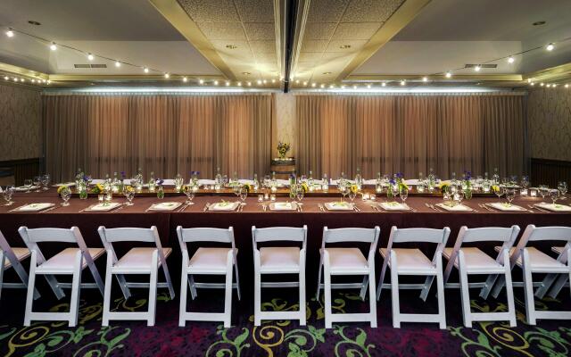 DoubleTree by Hilton Sonoma - Wine Country