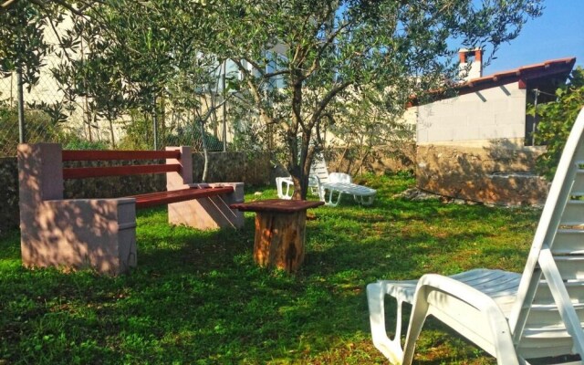 Schöne Ferienwohnung mit Terrasse, Roses