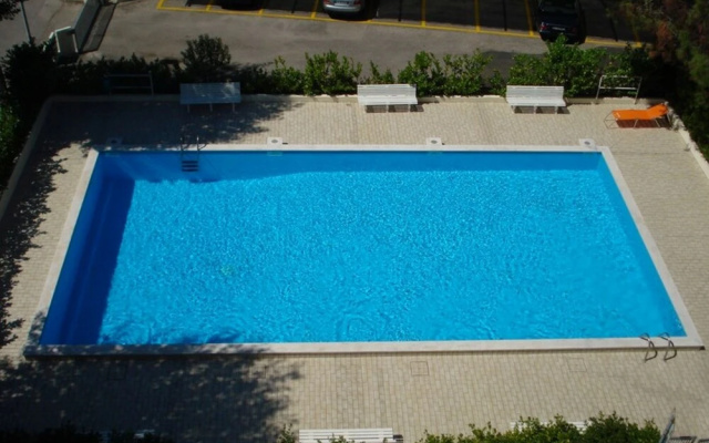 Red Flat With Shared Pool and Private Parking