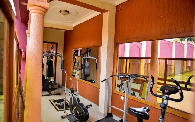 Cari Hotel