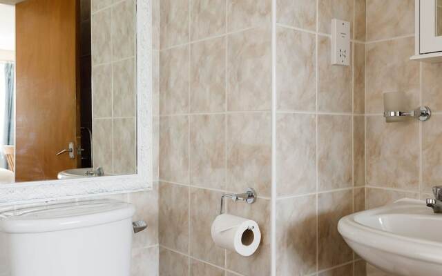 Sunny Seafront Chalet - Sleeps 6