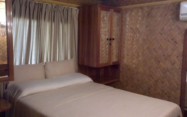 Foxy's Beach Resort