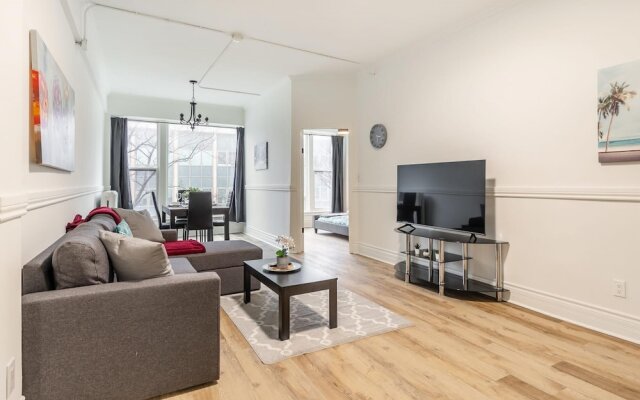 Bright and Spacious 3BR Apt With Netflix Near King Street