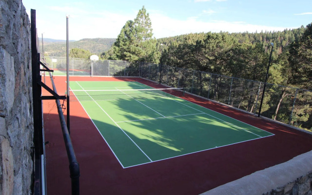 Crown Point Resort