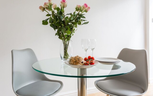 2 Bedroom Flat In Hammersmith Near The Thames