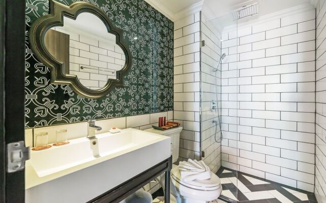 Venetian Suites by Favstay