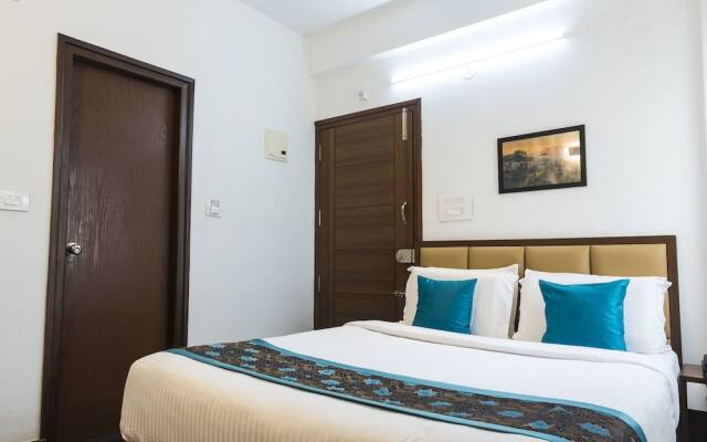 OYO 4428 Central Platinum Suites