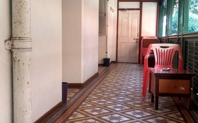 Carlton Hotel