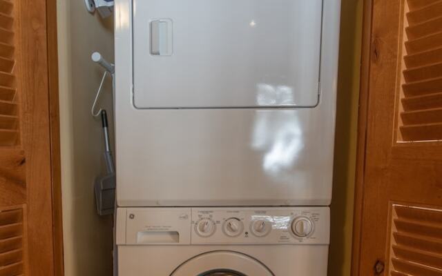 Wheelchair Accessible 2-Bedroom Slopeside Condo - No Cleaning Fee! by RedAwning