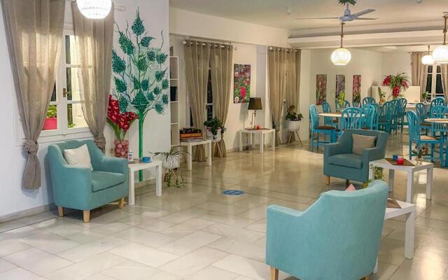 Stratos Hotel