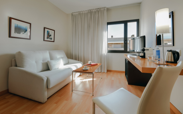 Catalonia Barcelona Beach Hotel 