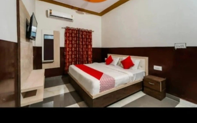 OYO 82804 Hotel Shiva