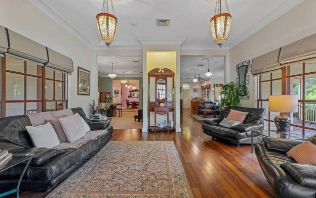 Palatial Queenslander for Groups of Family & Friends!