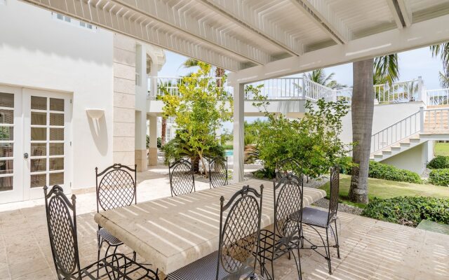 Luxury 2-level villa in Punta Cana