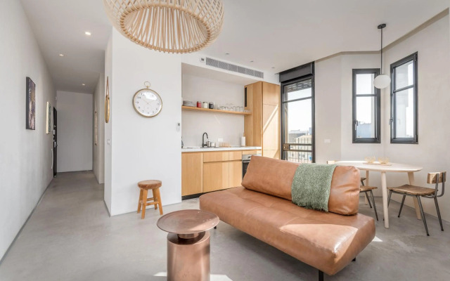 Trendy and cosy apartment / Balcony