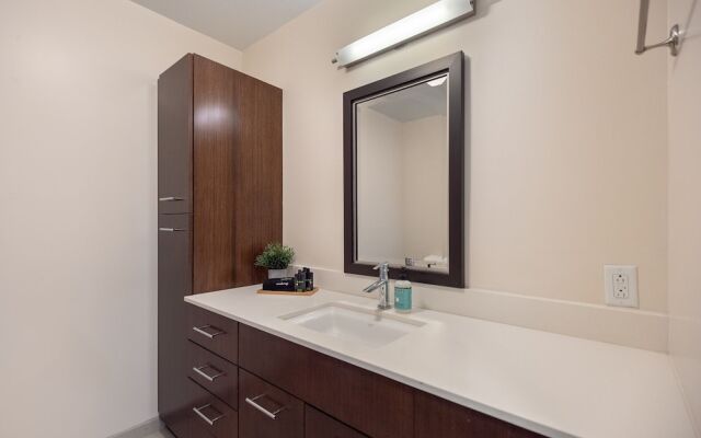 The Luxe Suites at University City