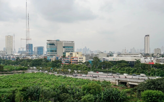 Modern 1Br Apartment At Veranda Residence Near Puri Indah Mall