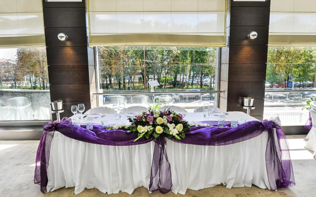 Rosslyn Central Park Hotel