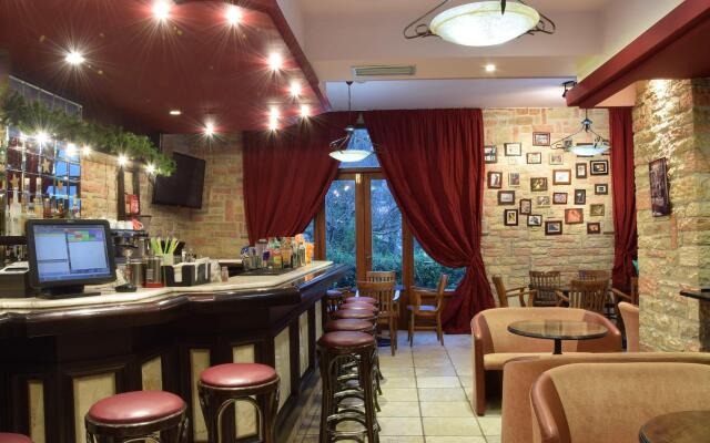 Mont Helmos Hotel