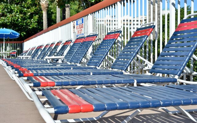 Comfort Inn & Suites Near Universal Orlando Resort - Convention Ctr