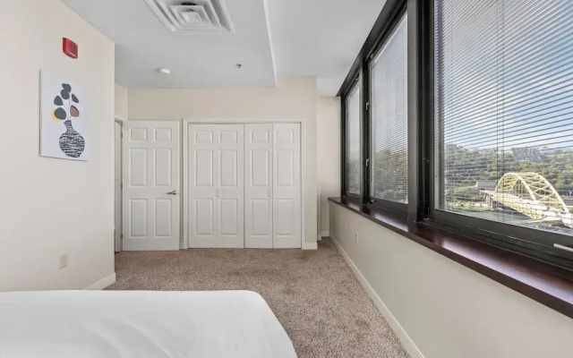 Sleek 2BR Downtown Retreat with Gym