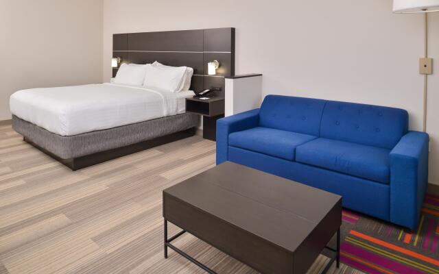 Holiday Inn Express & Suites Kansas City - Lee's Summit, an IHG Hotel